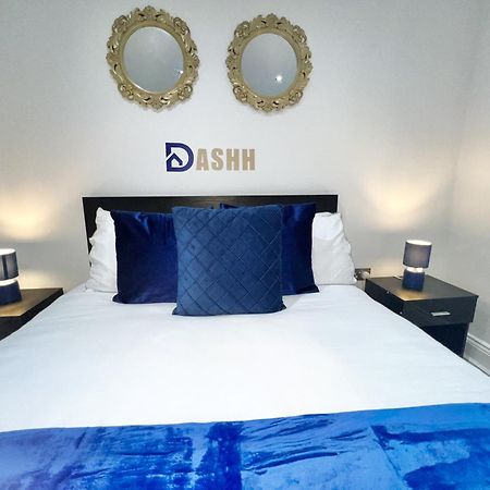 Charming 3-Bed Flat In Shepherds Bush - Sleeps 9 London Eksteriør billede