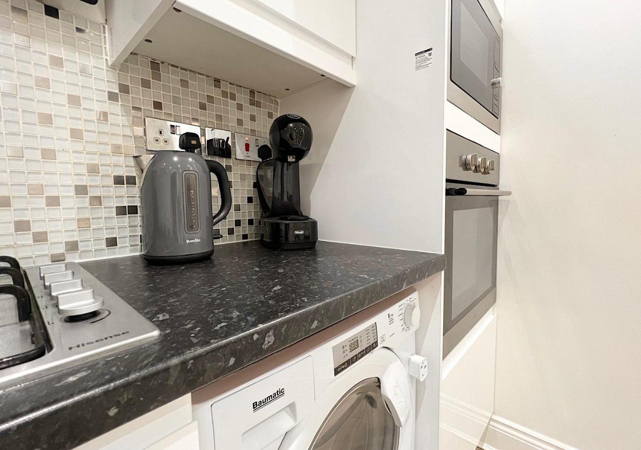 Charming 3-Bed Flat In Shepherds Bush - Sleeps 9 London Eksteriør billede