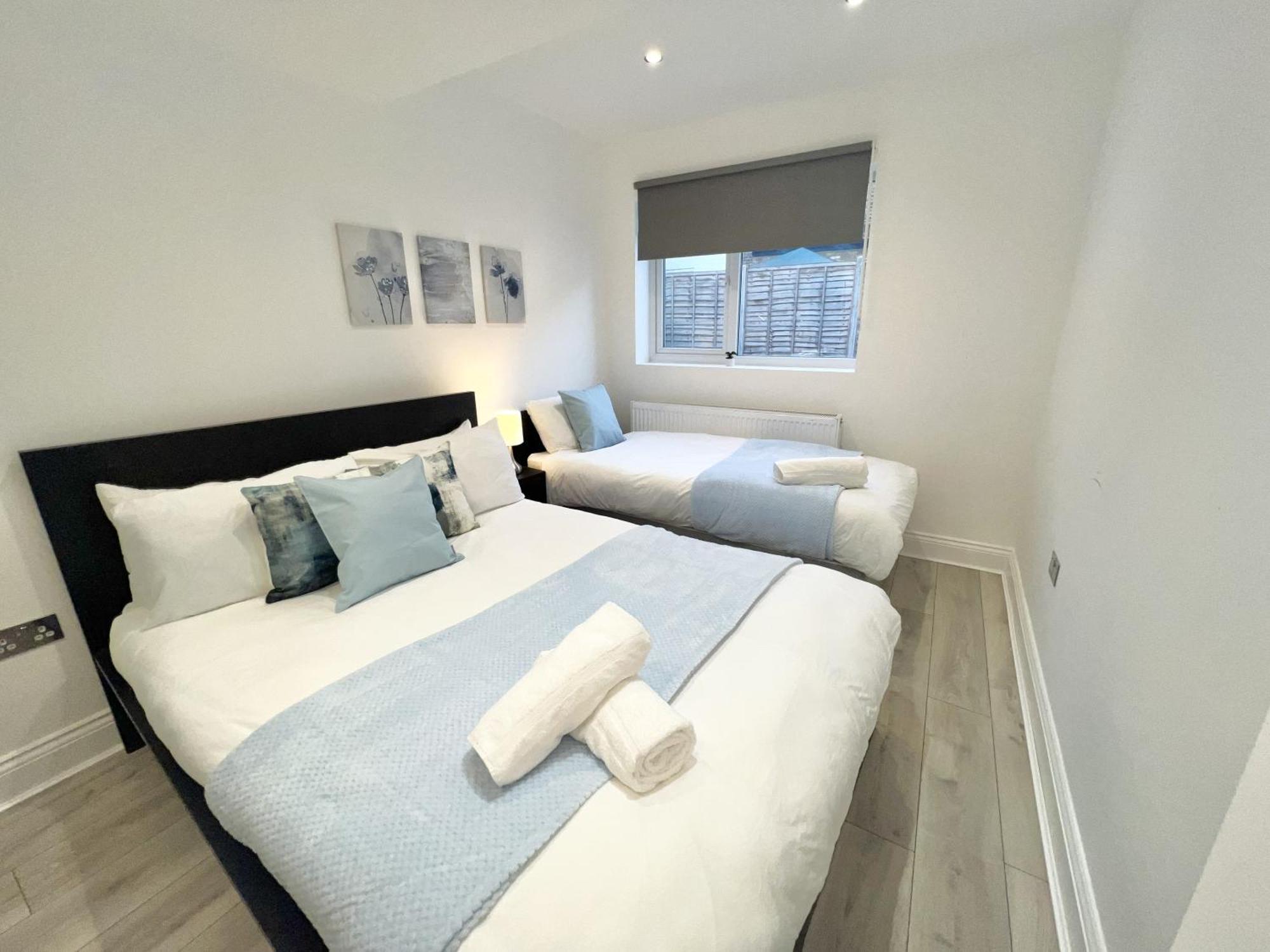 Charming 3-Bed Flat In Shepherds Bush - Sleeps 9 London Eksteriør billede