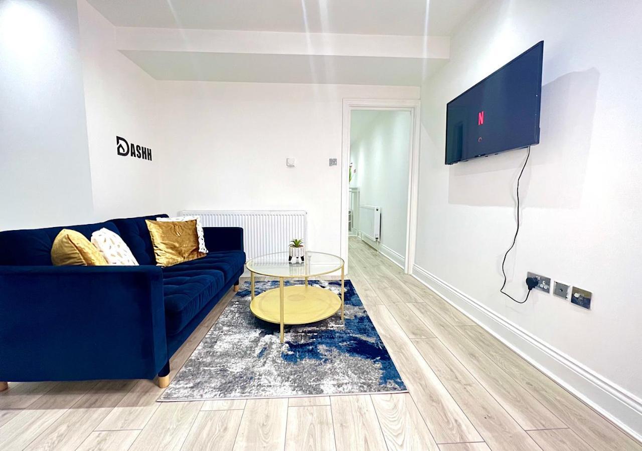 Charming 3-Bed Flat In Shepherds Bush - Sleeps 9 London Eksteriør billede