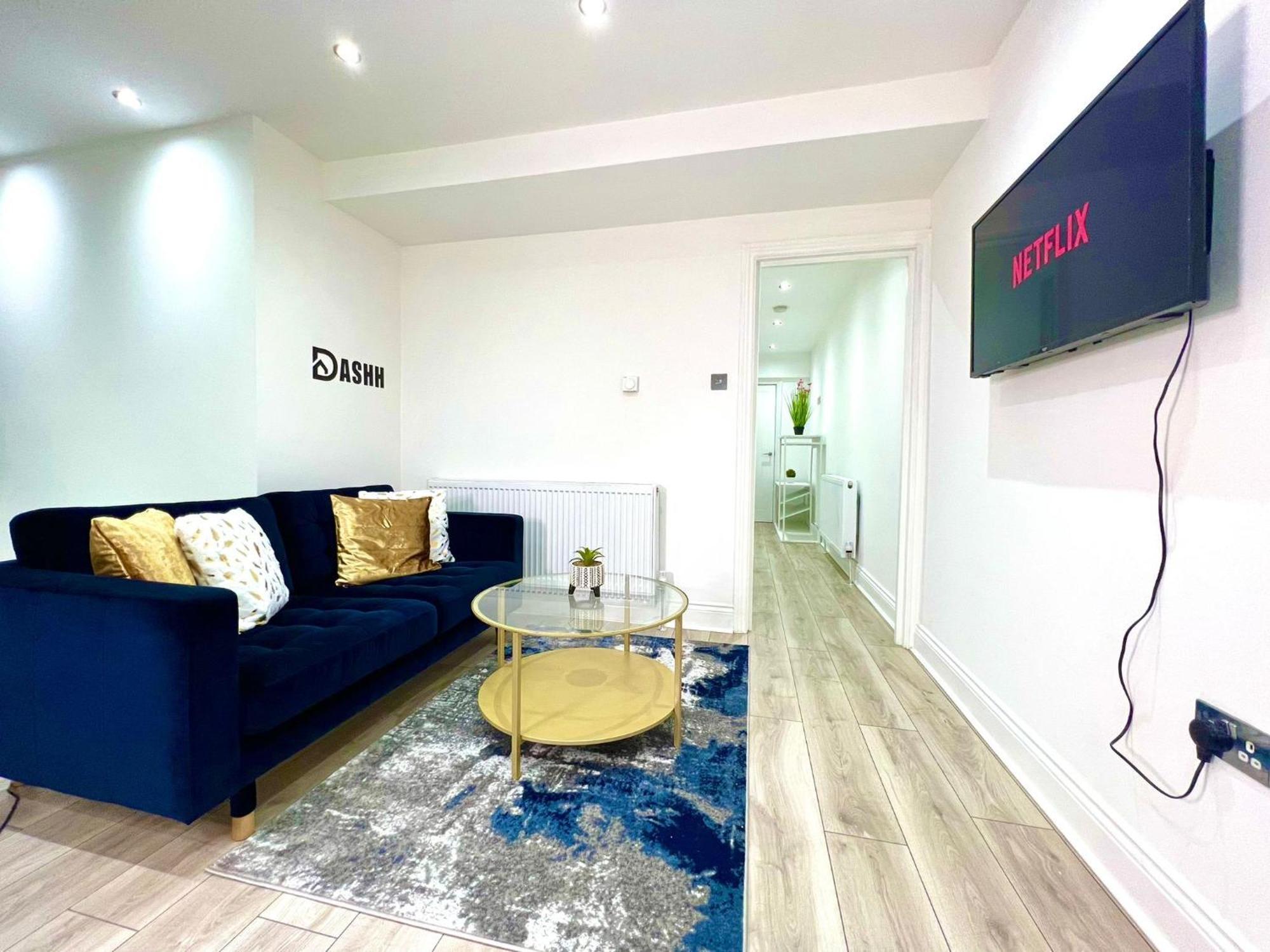 Charming 3-Bed Flat In Shepherds Bush - Sleeps 9 London Eksteriør billede